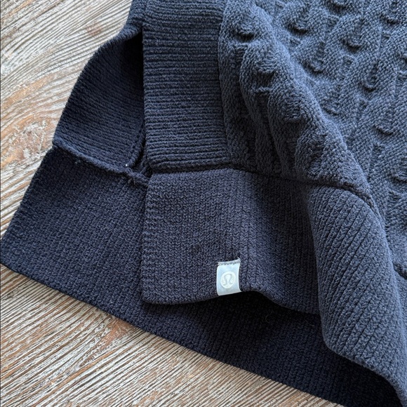 Lululemon Black V-Neck Thick Soft Cable Knit Sweater Vest Oversized M - Picture 5 of 8